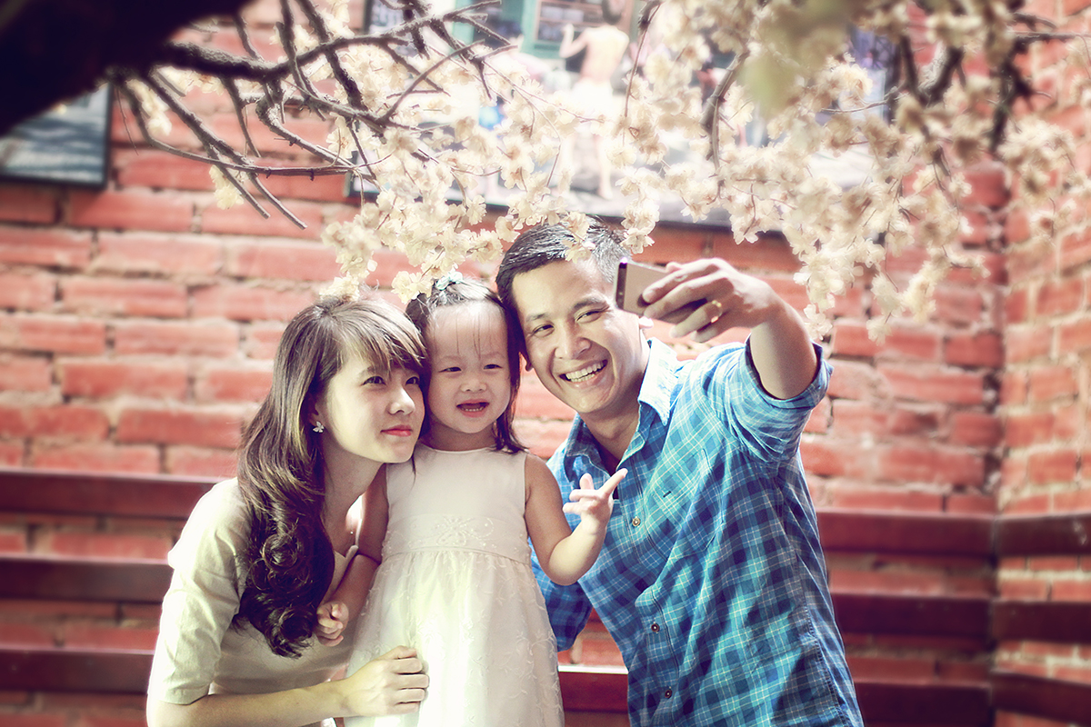 Selfie gia đình - Infinite Love Photography - Chụp Ảnh Gia Đình Ngoại Cảnh